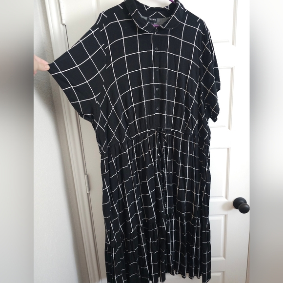 Torrid window pane print tiered shirt dress - Picture 2 of 5